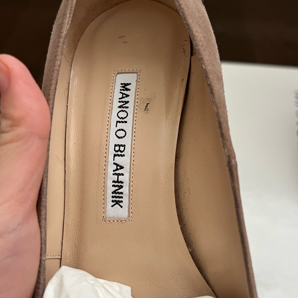 Manolo Blahnik BB90 Beige Suede Pointed Toe Pumps Taupe - Picture 2 of 7